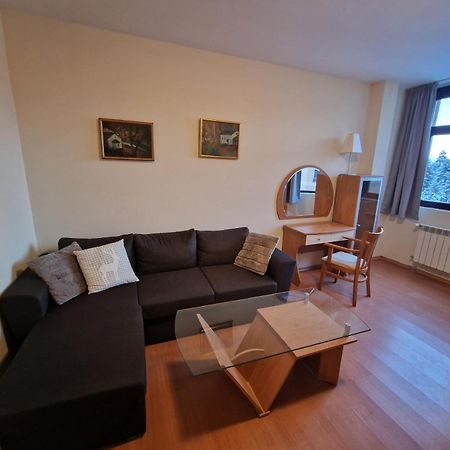בורובץ Flora Apartments Tmf מראה חיצוני תמונה
