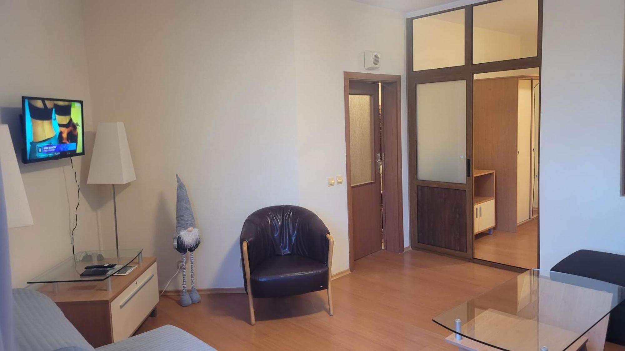 בורובץ Flora Apartments Tmf מראה חיצוני תמונה