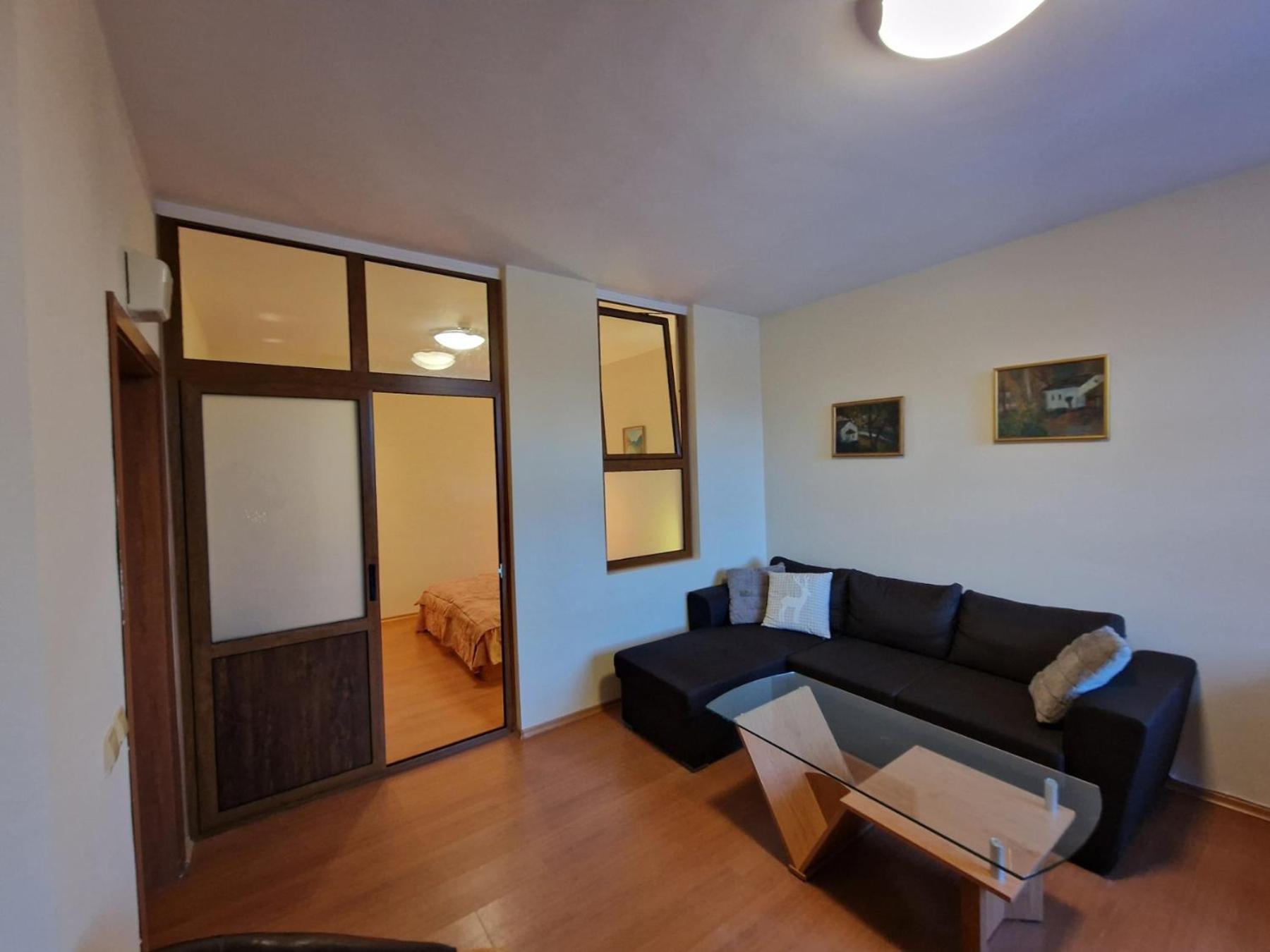 בורובץ Flora Apartments Tmf מראה חיצוני תמונה