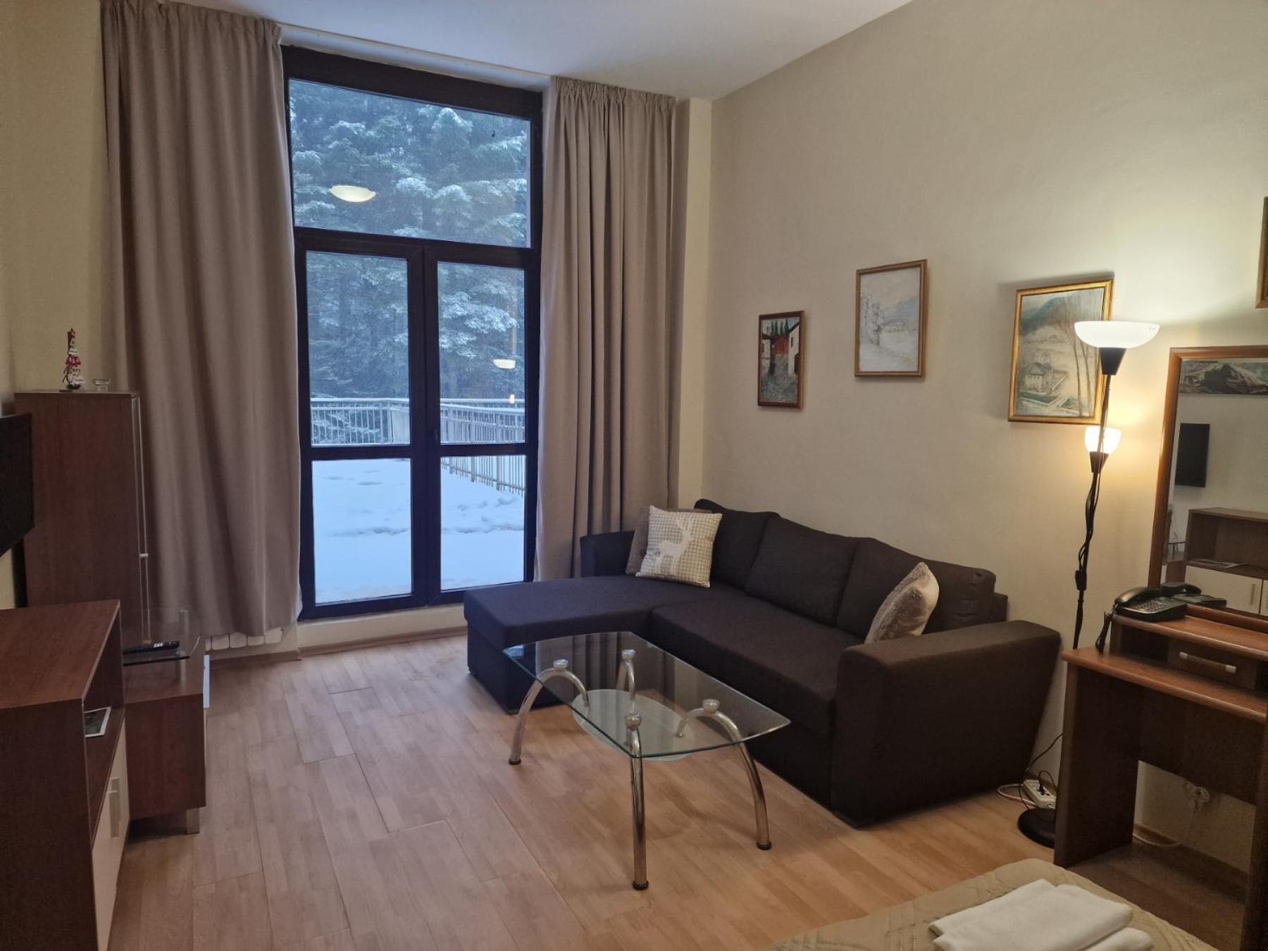 בורובץ Flora Apartments Tmf מראה חיצוני תמונה