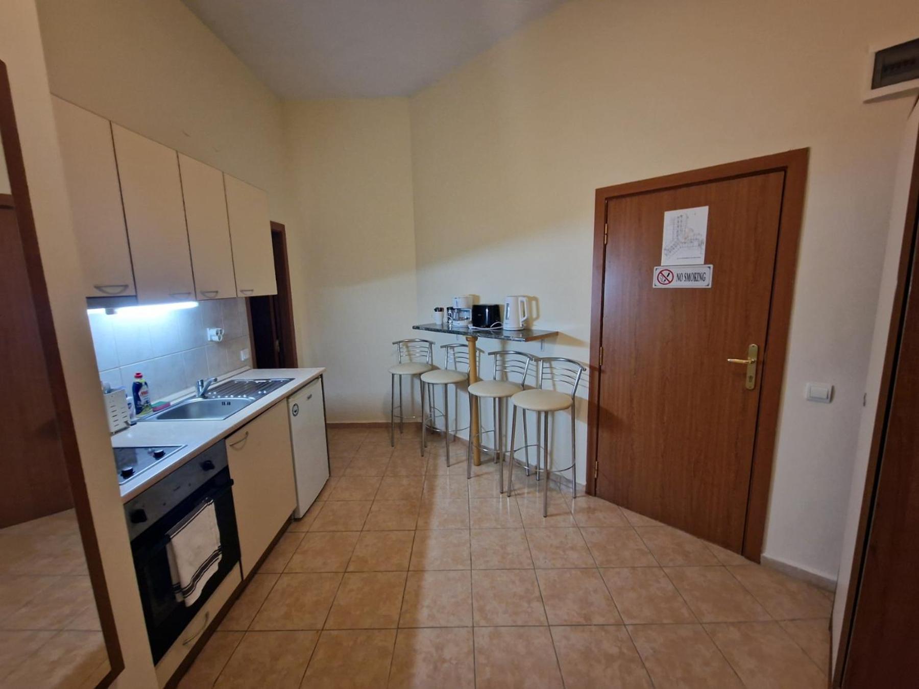 בורובץ Flora Apartments Tmf מראה חיצוני תמונה