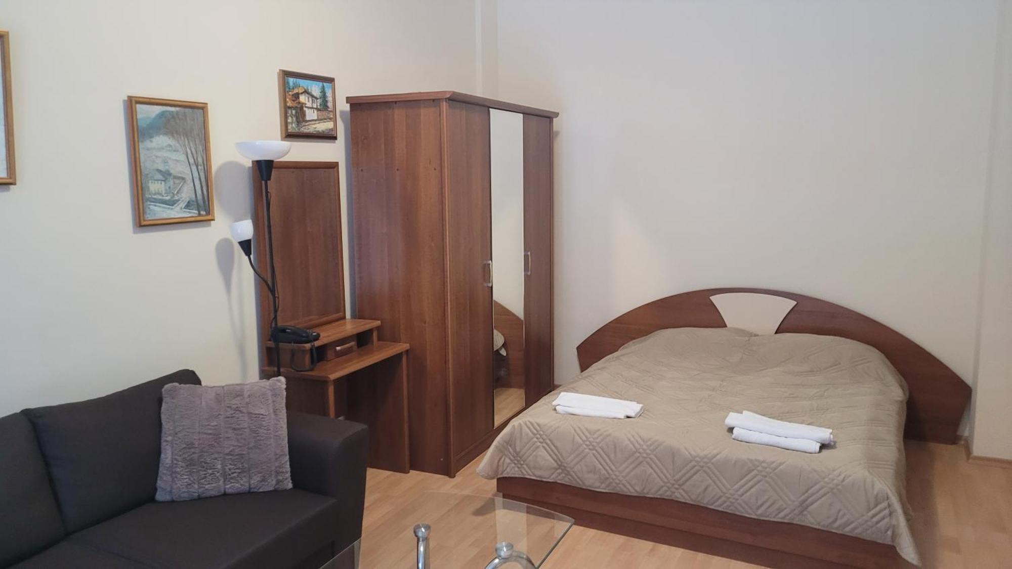 בורובץ Flora Apartments Tmf מראה חיצוני תמונה